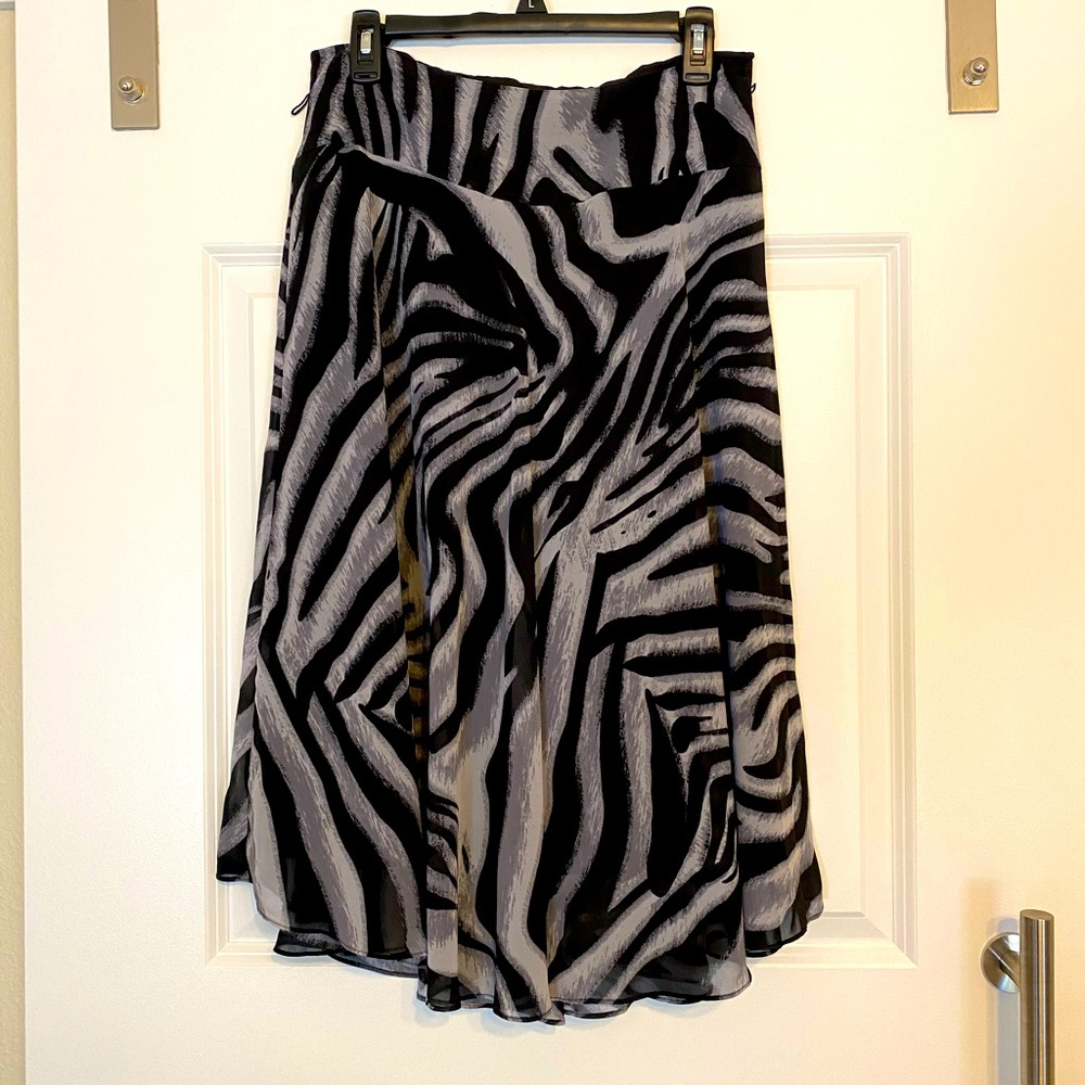 East 5th Size 12 GUC grey/black skirt